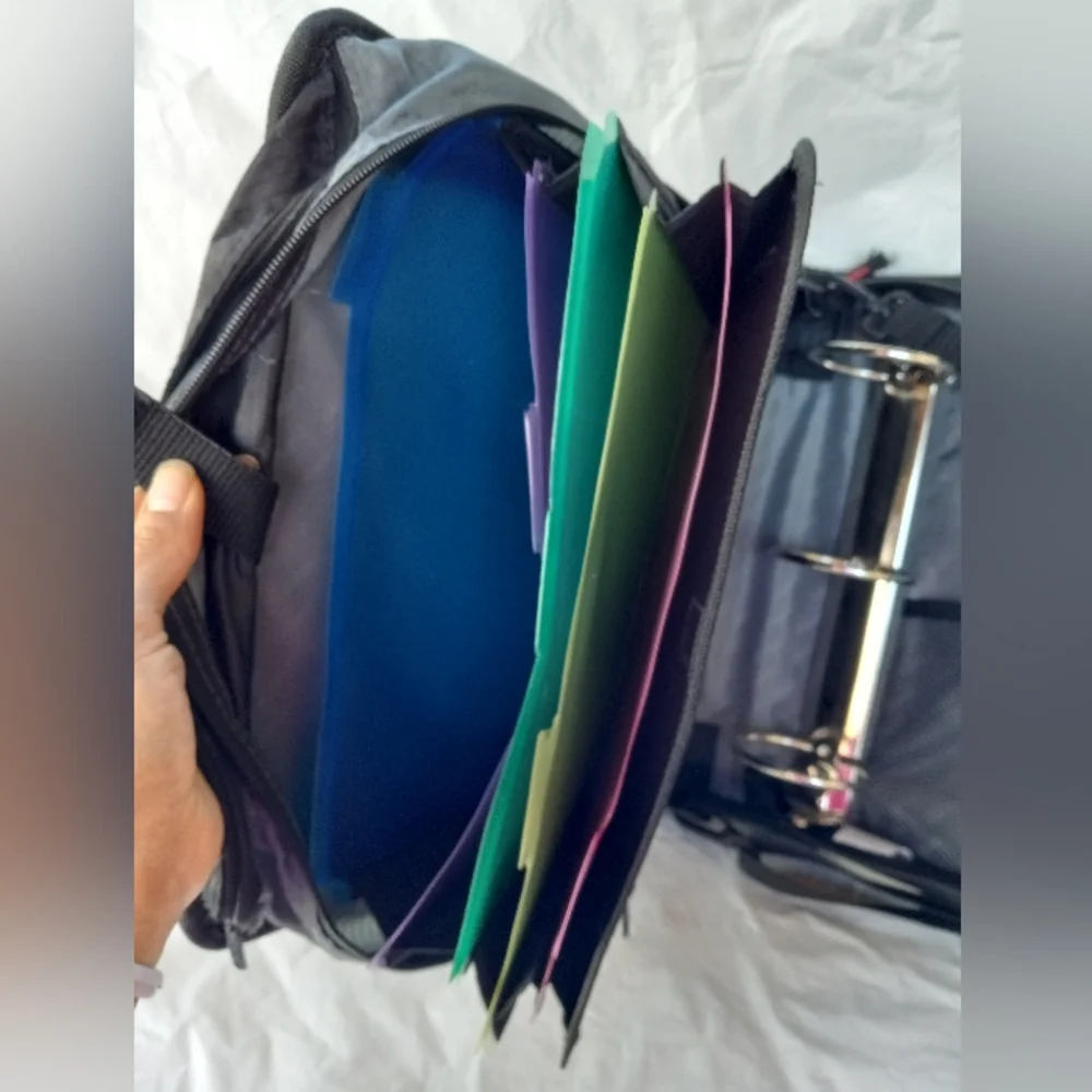 Case it 3 Ring Zipper Binder - Picture 8 of 13